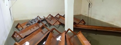 Ronddrijvende kerkbanken